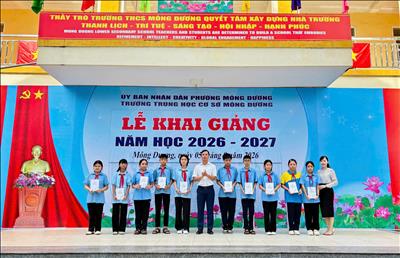 Công ty Nhiệt điện Mông Dương tiếp sức học sinh có hoàn cảnh khó khăn nhân dịp khai giảng năm học 2026-2027
