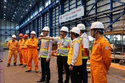 Lãnh đạo Công ty Nhiệt điện Mông Dương thăm hỏi, động viên lực lượng Đại tu tổ máy S2 làm việc xuyên lễ Quốc khánh 02/9