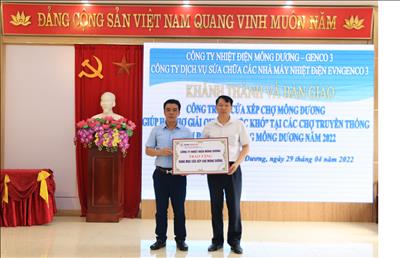 Công ty Nhiệt điện Mông Dương thực hiện bàn giao hạng mục cửa xếp chợ Mông Dương