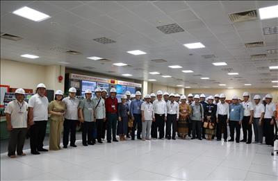 Đoàn công tác tỉnh Xay Nhạ Bu Ly, Nước Cộng hòa dân chủ Nhân dân Lào  tham quan, tìm hiểu thực tế tại Nhà máy Nhiệt điện Mông Dương 1